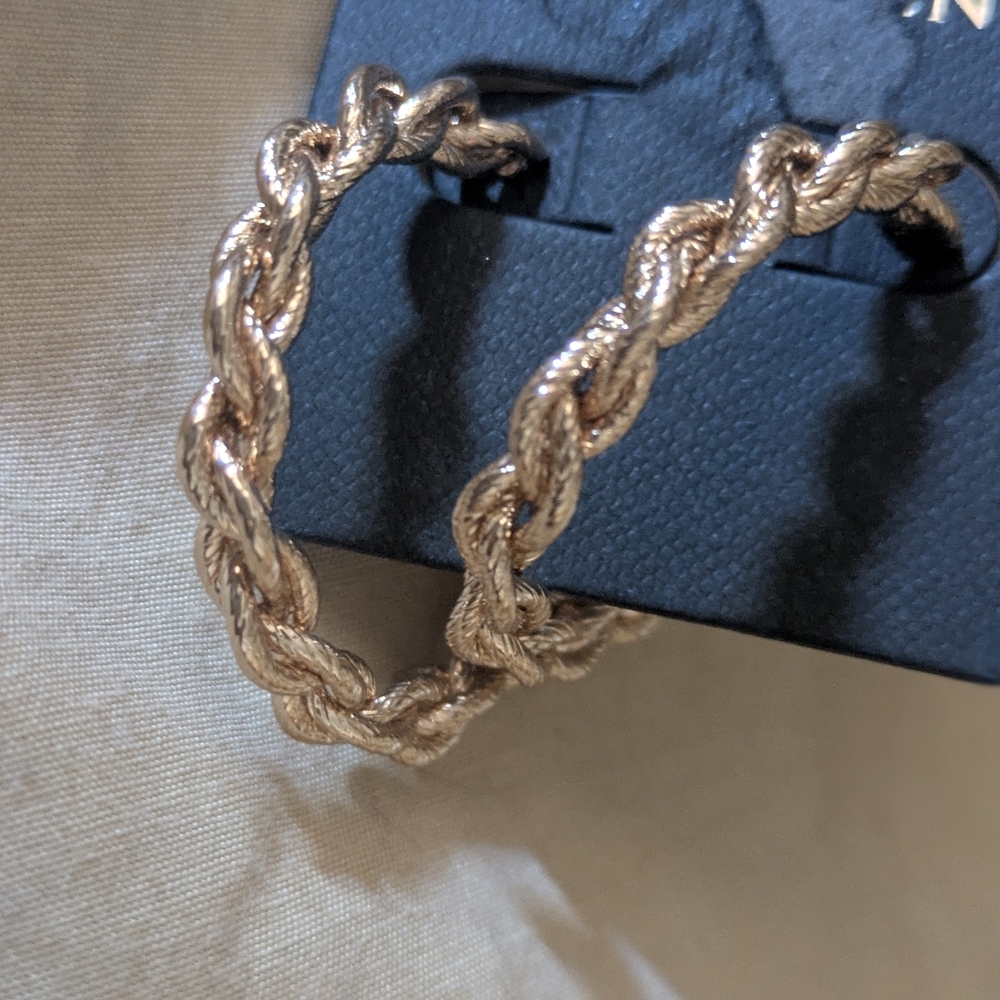 7 Days Of Goldtone Hoop Earrings Full Week Hoop & Circle Earrings NWT Ava Aiden - Picture 5 of 11